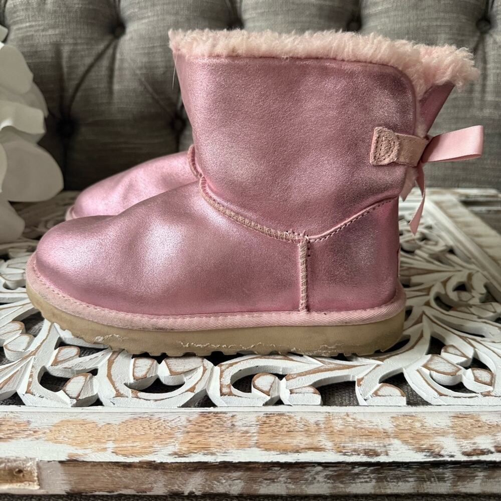 UGG Pink Back Bows Winter Shearling Short Boots Women’s 6 - Picture 2 of 8